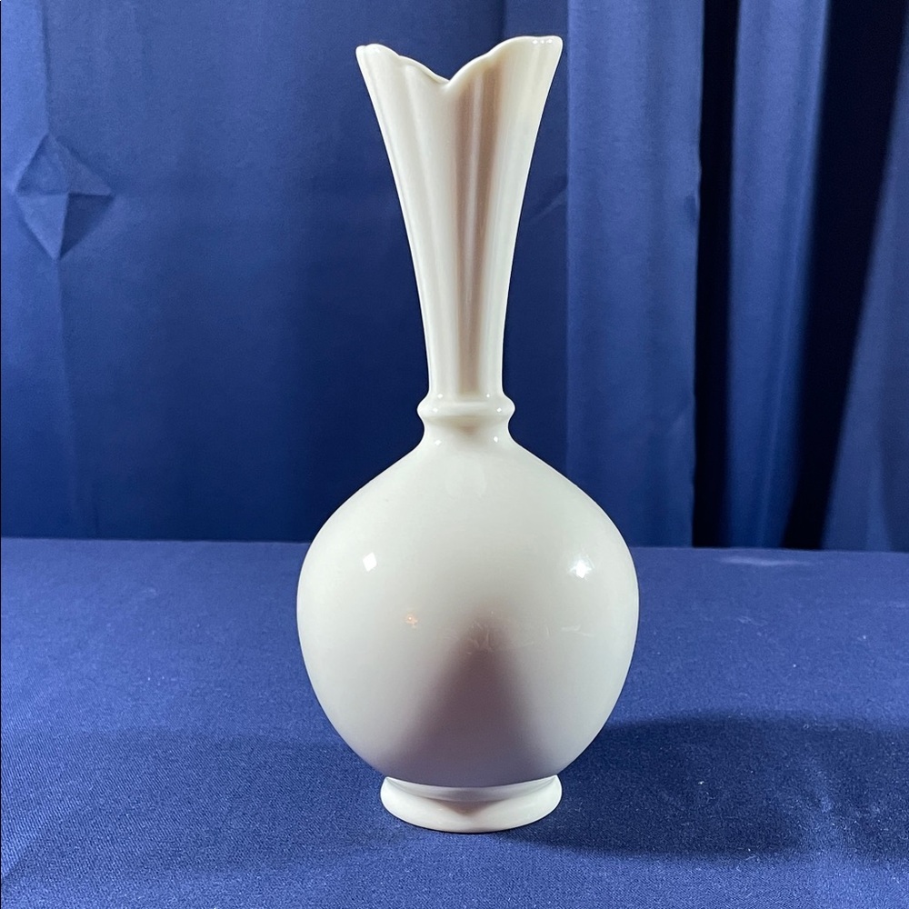 Lenox Bulbous Vase Plain Cream Porcelain No Pattern